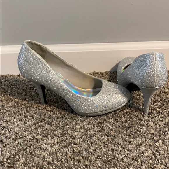 heels - Picture 2 of 4